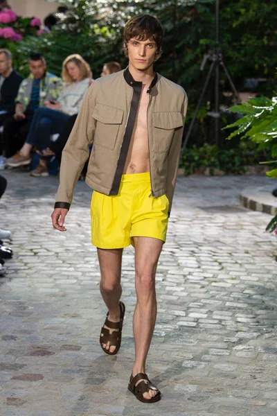 Look 22